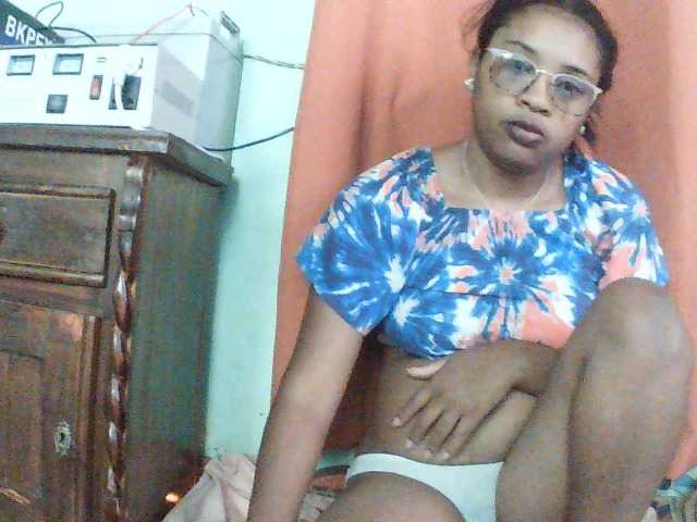 Chat with TriciaBella live cam