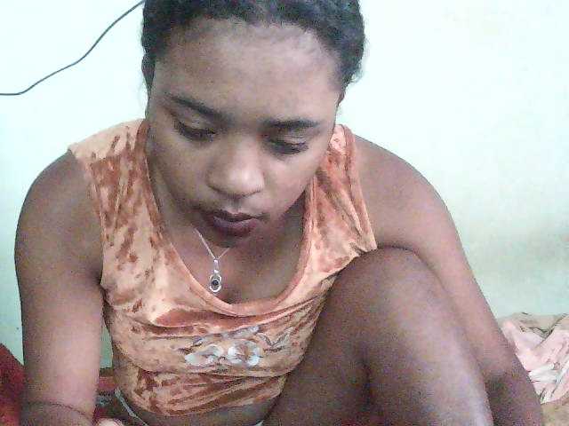 TriciaBella live cam preview