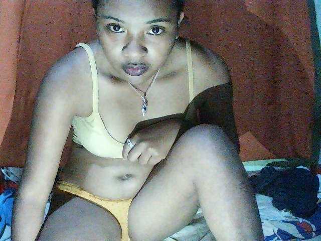 TriciaBella live cam on BongaCams