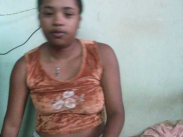 TriciaBella live cam preview