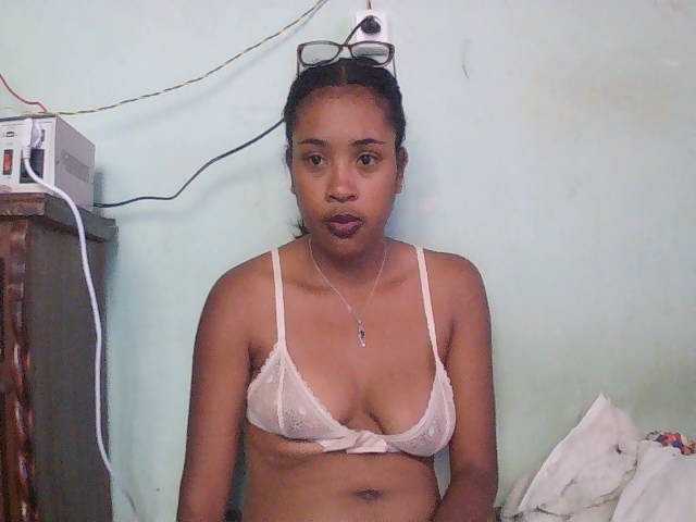 TriciaBella live cam on BongaCams