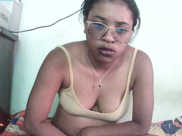 TriciaBella live cam on BongaCams