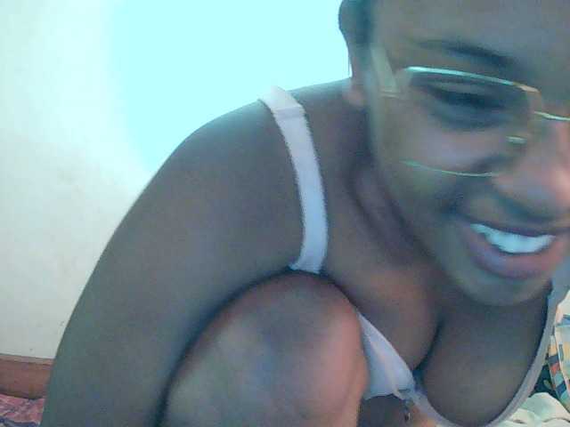 TriciaBella's BongaCams show and profile