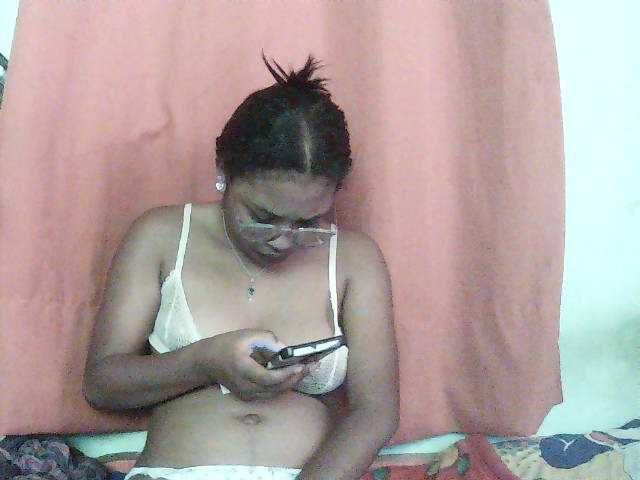 TriciaBella live cam on BongaCams