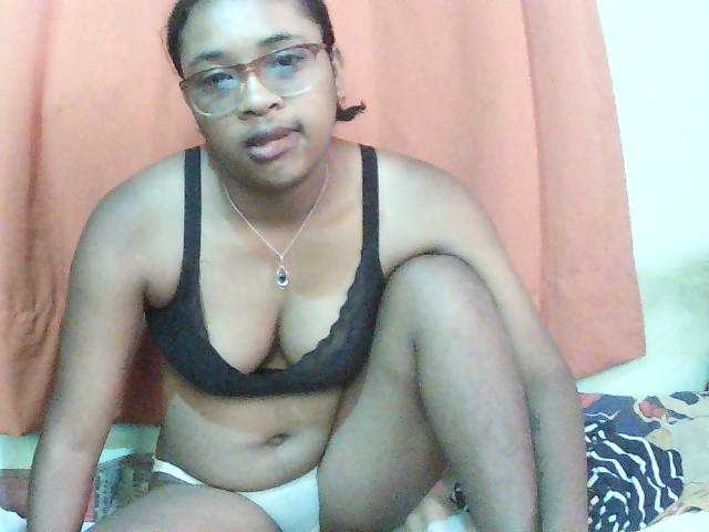 TriciaBella live cam on BongaCams