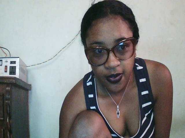 TriciaBella live webcam show