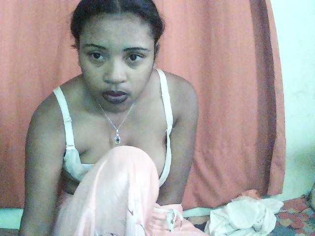 TriciaBella live cam on BongaCams