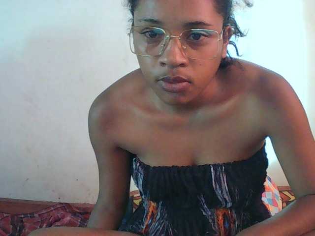 TriciaBella's BongaCams show and profile