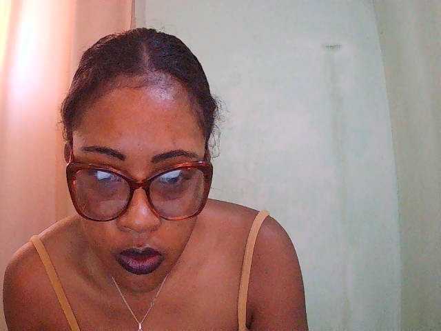 TriciaBella live cam on BongaCams