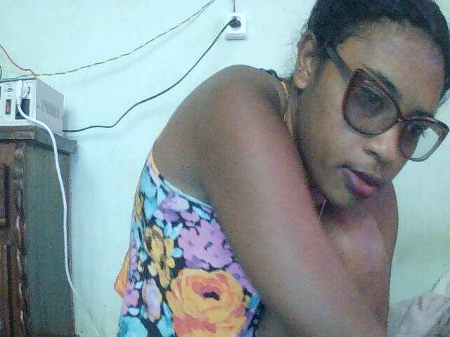 TriciaBella live cam on BongaCams