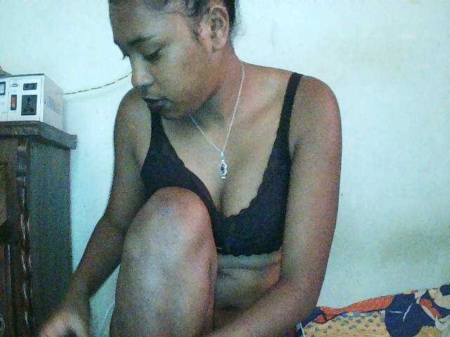 TriciaBella live cam on BongaCams