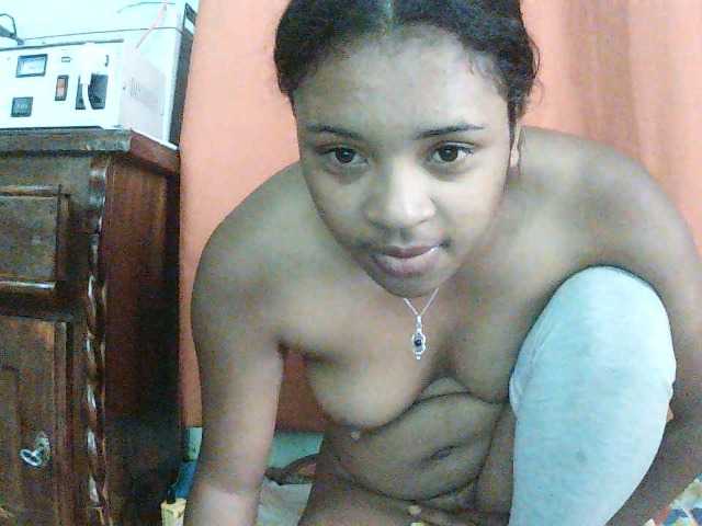TriciaBella live cam