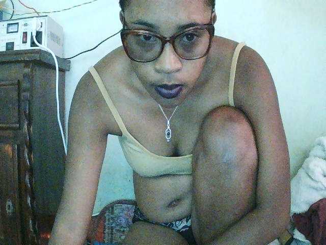 TriciaBella live cam on BongaCams