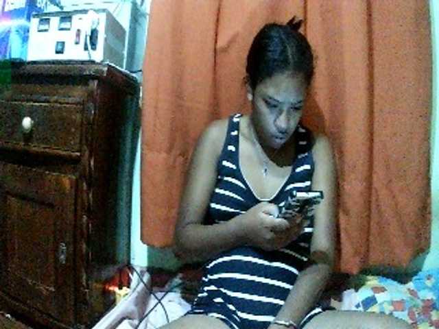 TriciaBella live cam preview