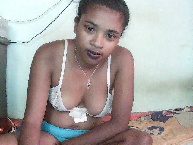 TriciaBella live cam on BongaCams