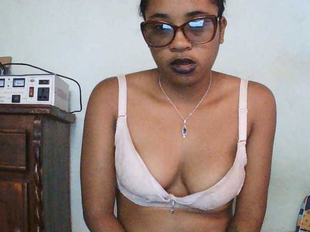TriciaBella live cam on BongaCams