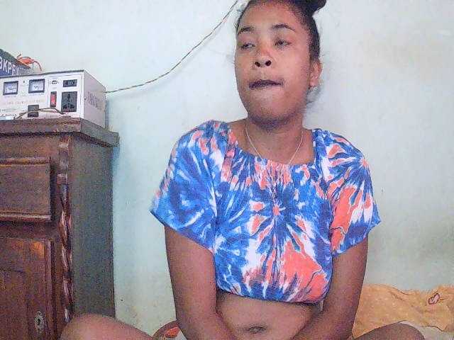 TriciaBella live cam on BongaCams