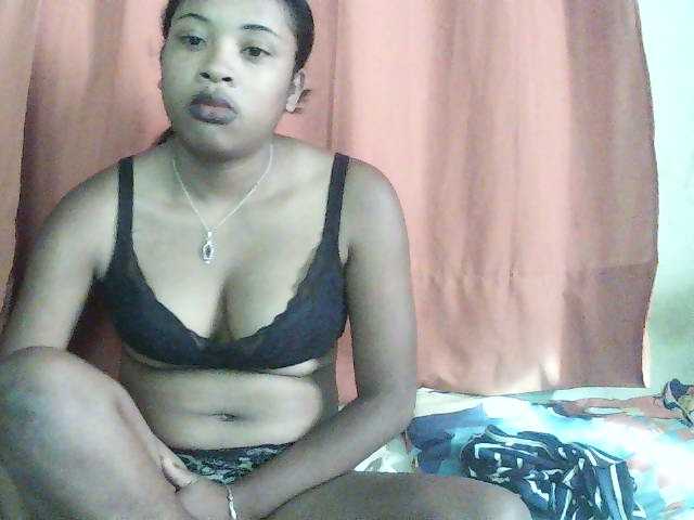 TriciaBella live cam on BongaCams