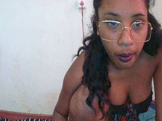 TriciaBella's BongaCams show and profile