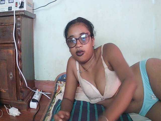 TriciaBella live cam on BongaCams