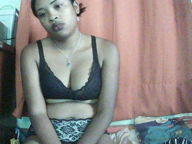 TriciaBella live cam on BongaCams