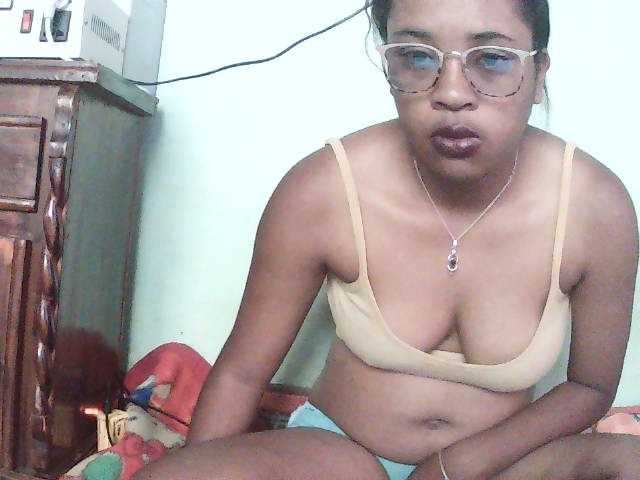TriciaBella, live now on BongaCams