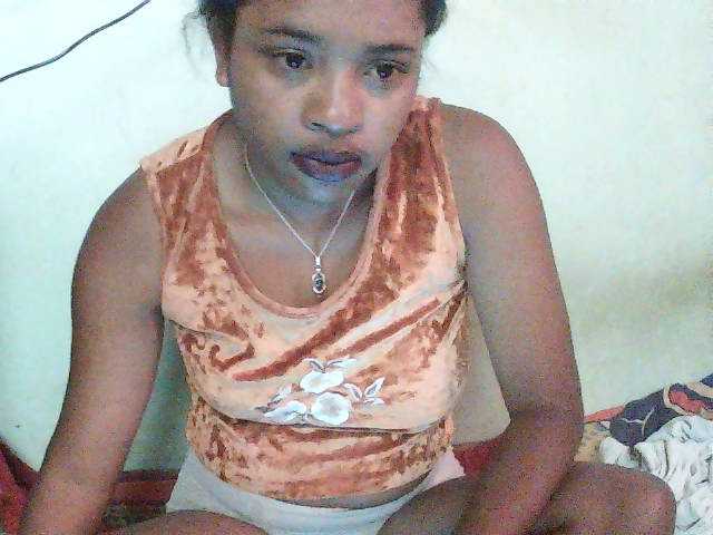TriciaBella, en vivo ahora en BongaCams
