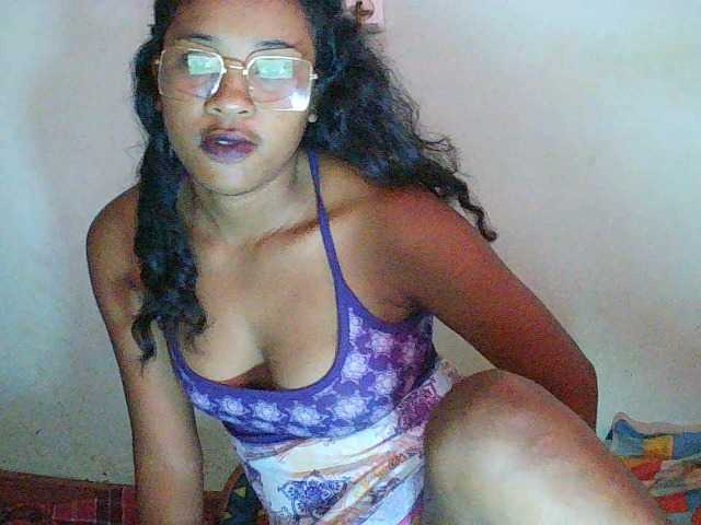 TriciaBella's BongaCams show and profile