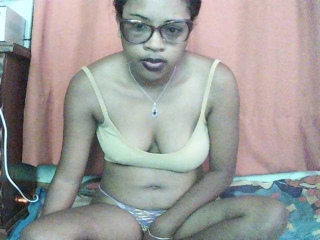TriciaBella live cam on BongaCams