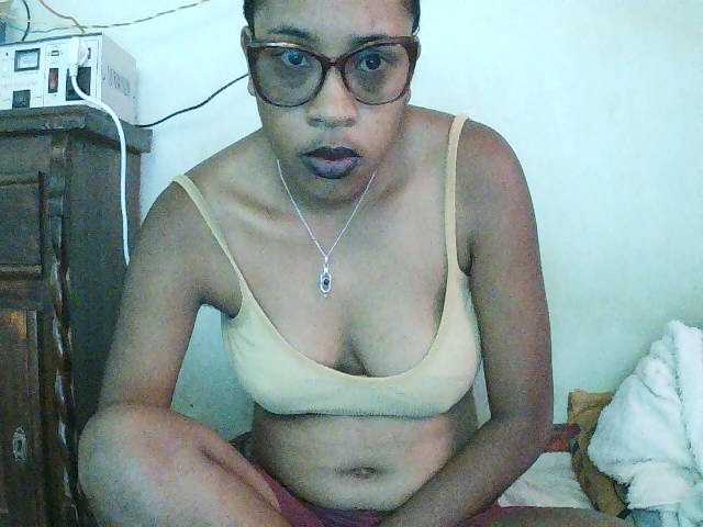 TriciaBella live cam on BongaCams