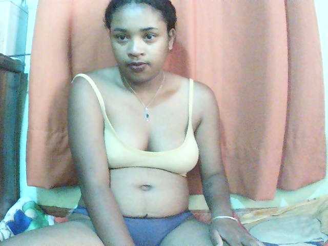TriciaBella live cam on BongaCams