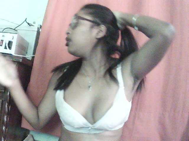 TriciaBella live cam on BongaCams