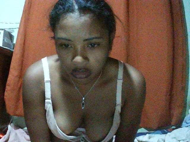 TriciaBella live cam on BongaCams