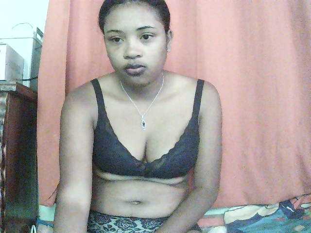 TriciaBella live cam on BongaCams