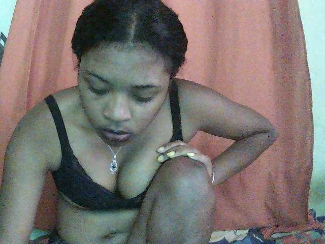 TriciaBella live cam on BongaCams