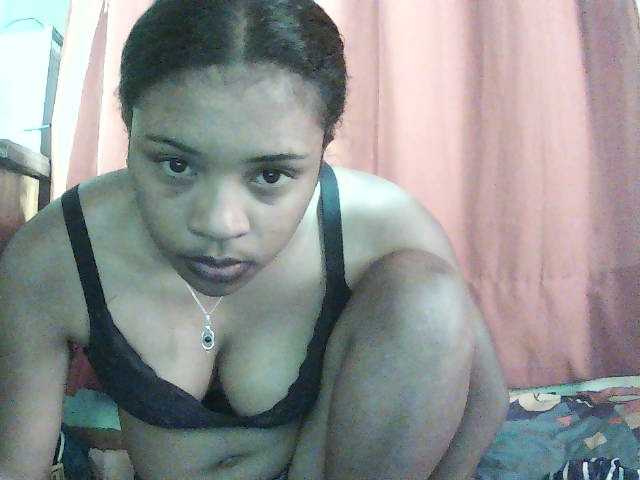 TriciaBella live cam on BongaCams
