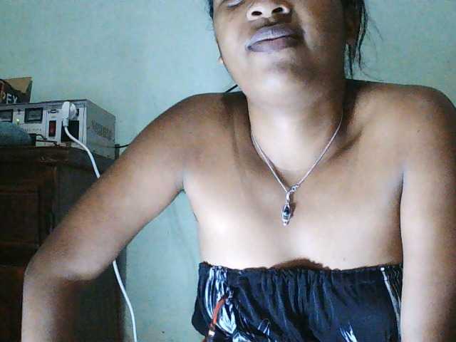 TriciaBella live cam on BongaCams