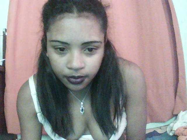 TriciaBella live cam on BongaCams