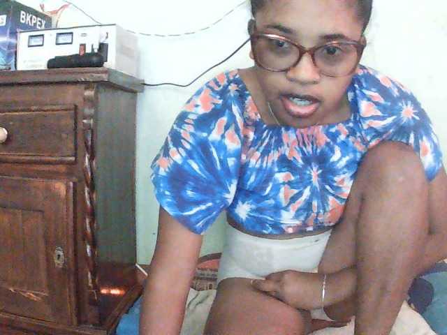TriciaBella live cam on BongaCams