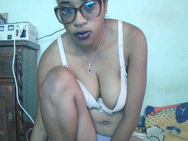 TriciaBella live cam on BongaCams