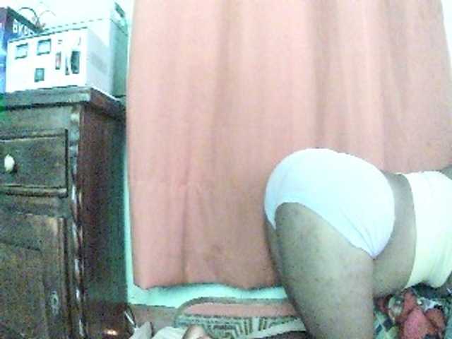 TriciaBella live cam preview