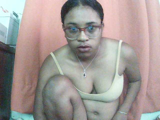 TriciaBella live cam on BongaCams