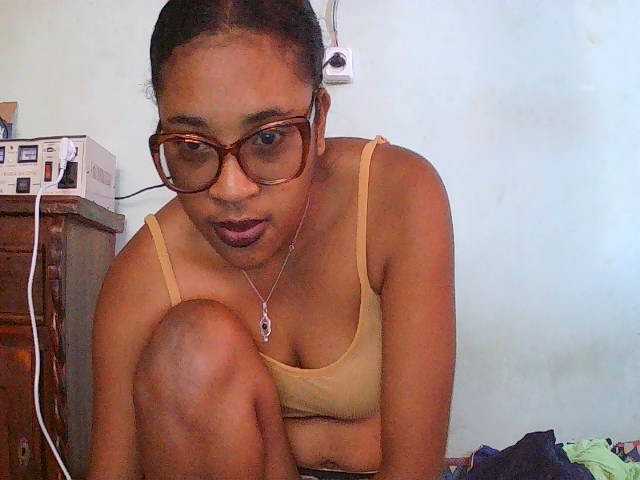 TriciaBella live cam on BongaCams