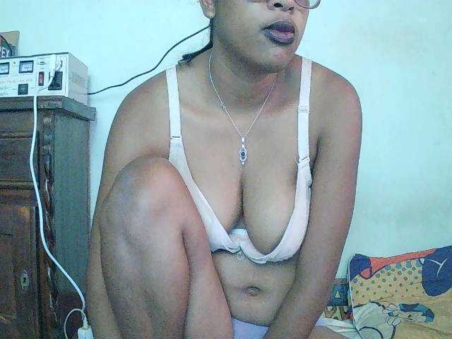 TriciaBella live cam on BongaCams