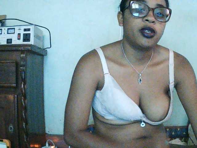 TriciaBella live cam on BongaCams