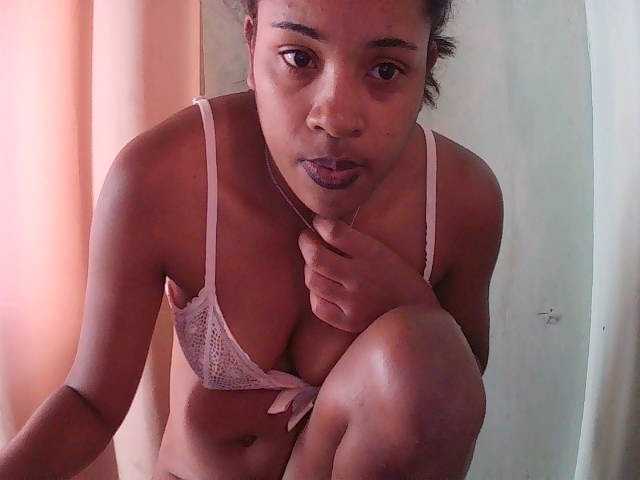 TriciaBella live cam on BongaCams