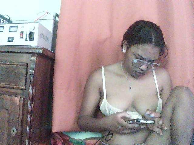 TriciaBella live cam on BongaCams