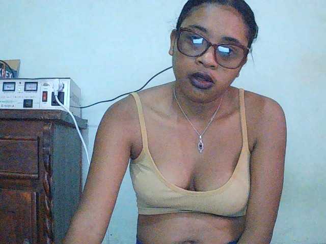TriciaBella live cam on BongaCams