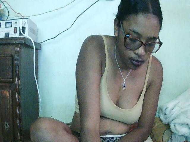TriciaBella live cam on BongaCams