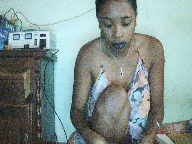 TriciaBella live cam on UnifiedCams
